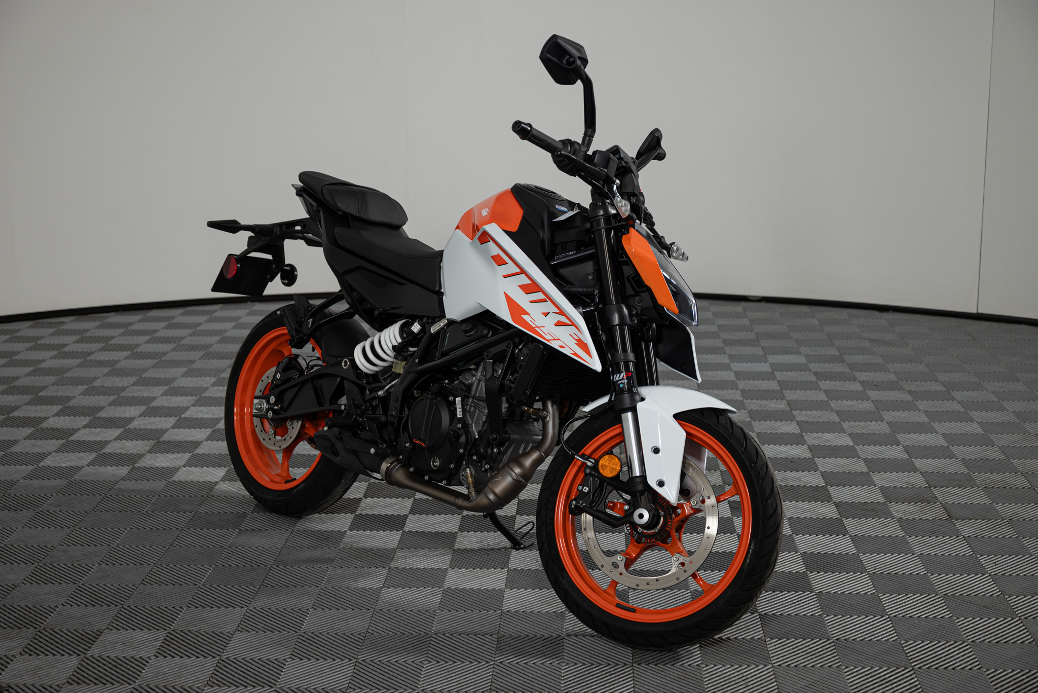 2024 KTM 250 DUKE — photo 1 of 10