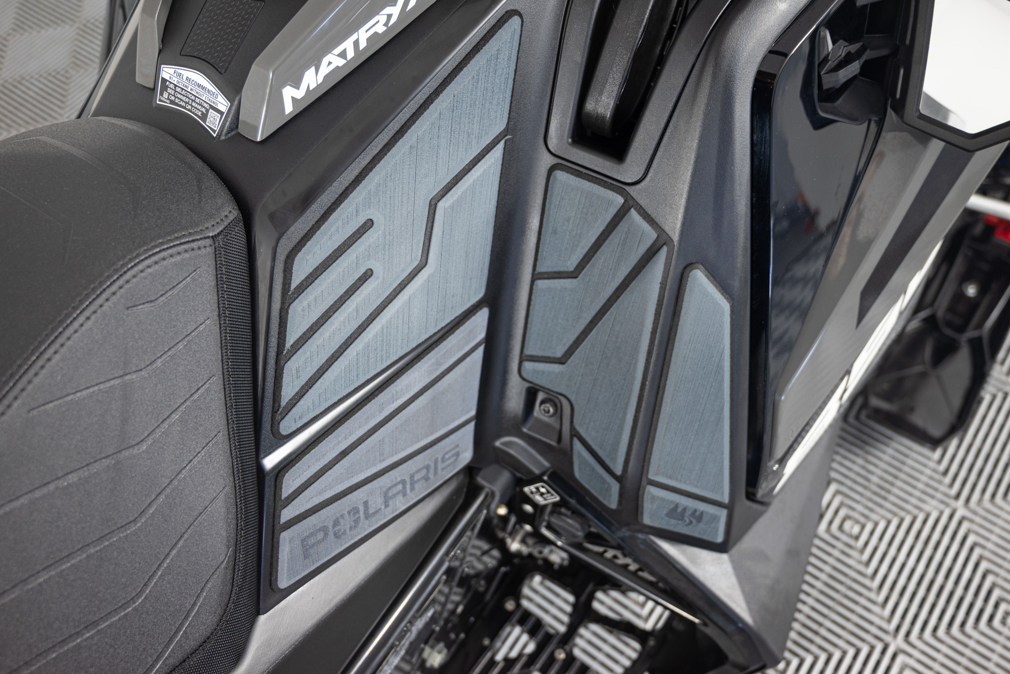 2024 POLARIS 850 INDY XCR 128 SNOWMOBILE