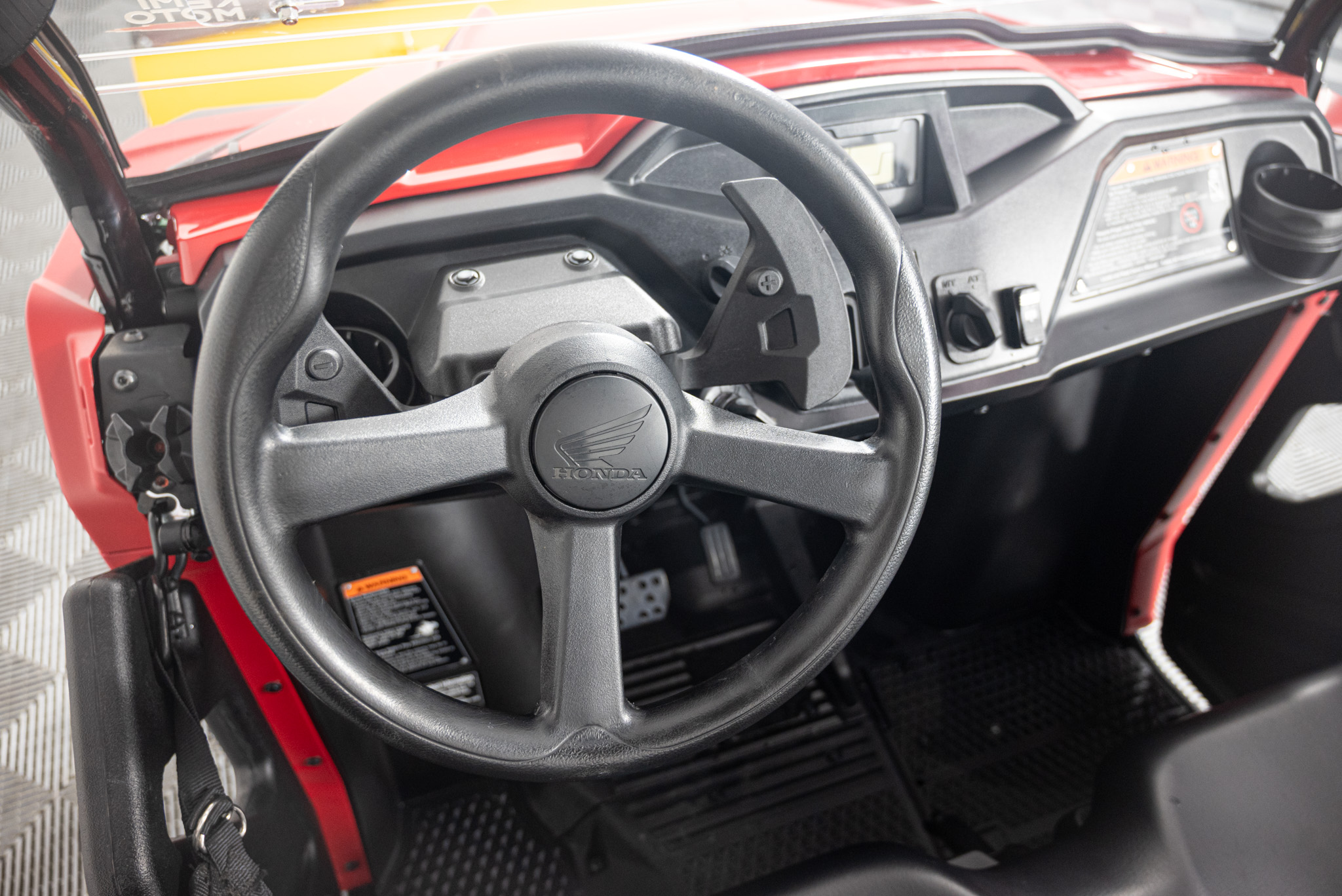 2025 HONDA Pioneer 520 UTV