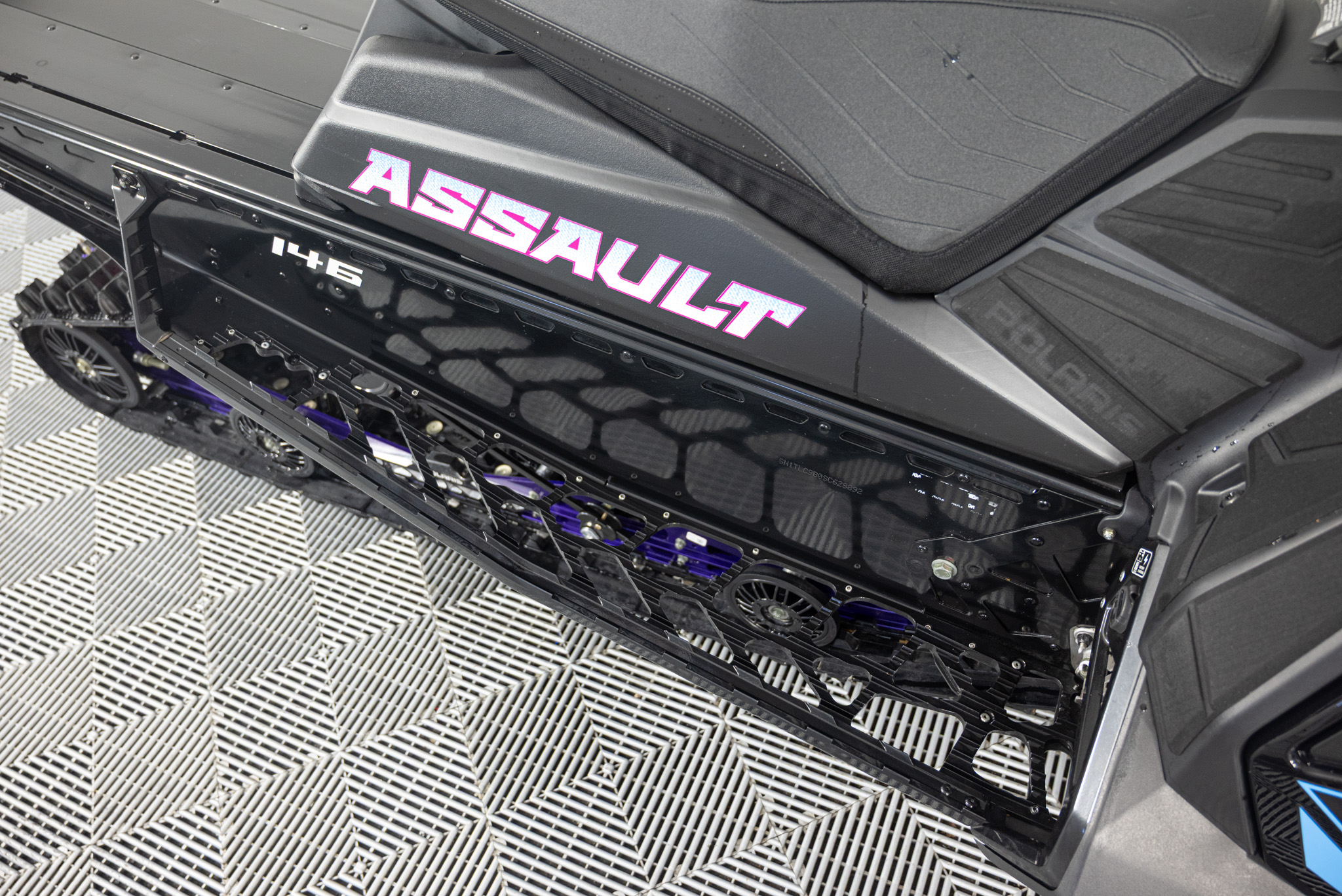 2025 POLARIS 9R SWITCHBACK ASSAULT 146 70TH LE SNOWMOBILE