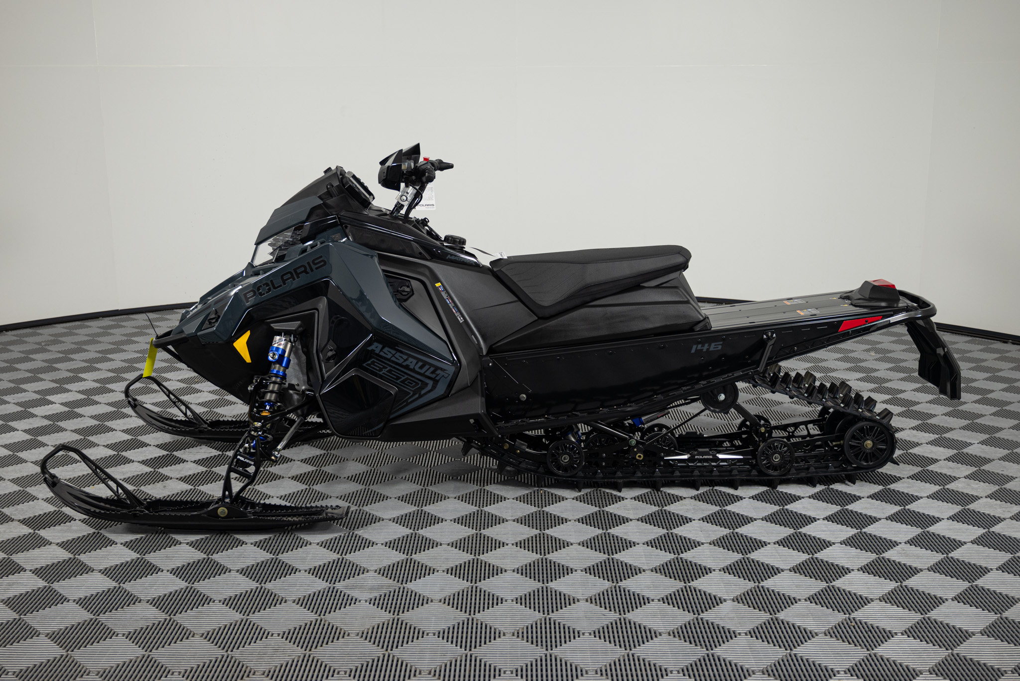 2026 POLARIS 850 Switchback Assault 146 Race IFS SNOWMOBILE