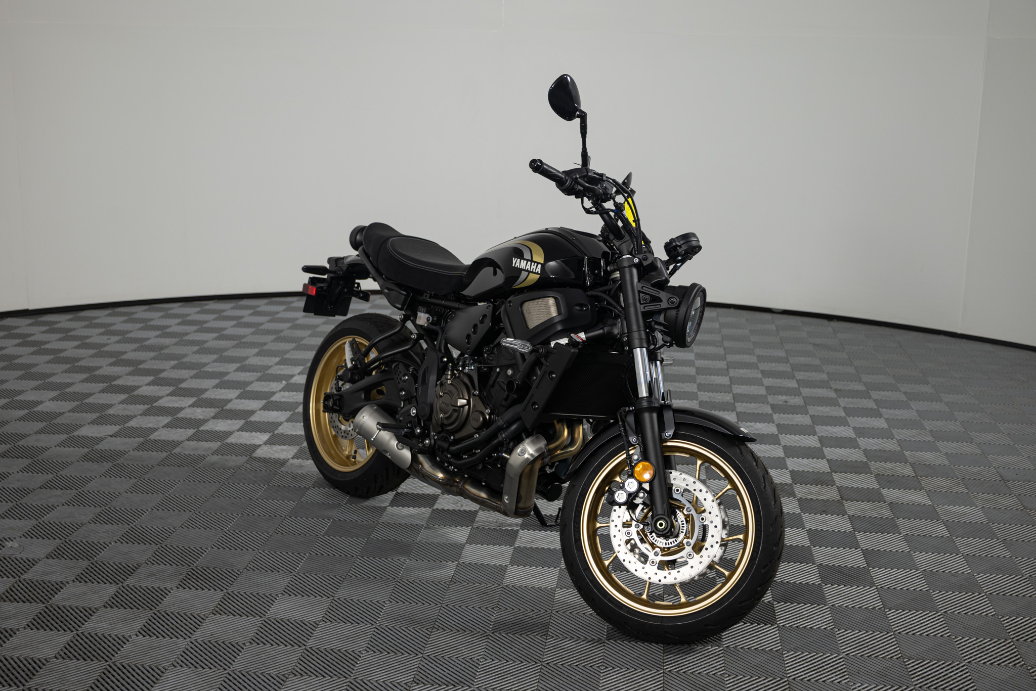 2026 YAMAHA XSR700 BLACK MOTORCYCLE