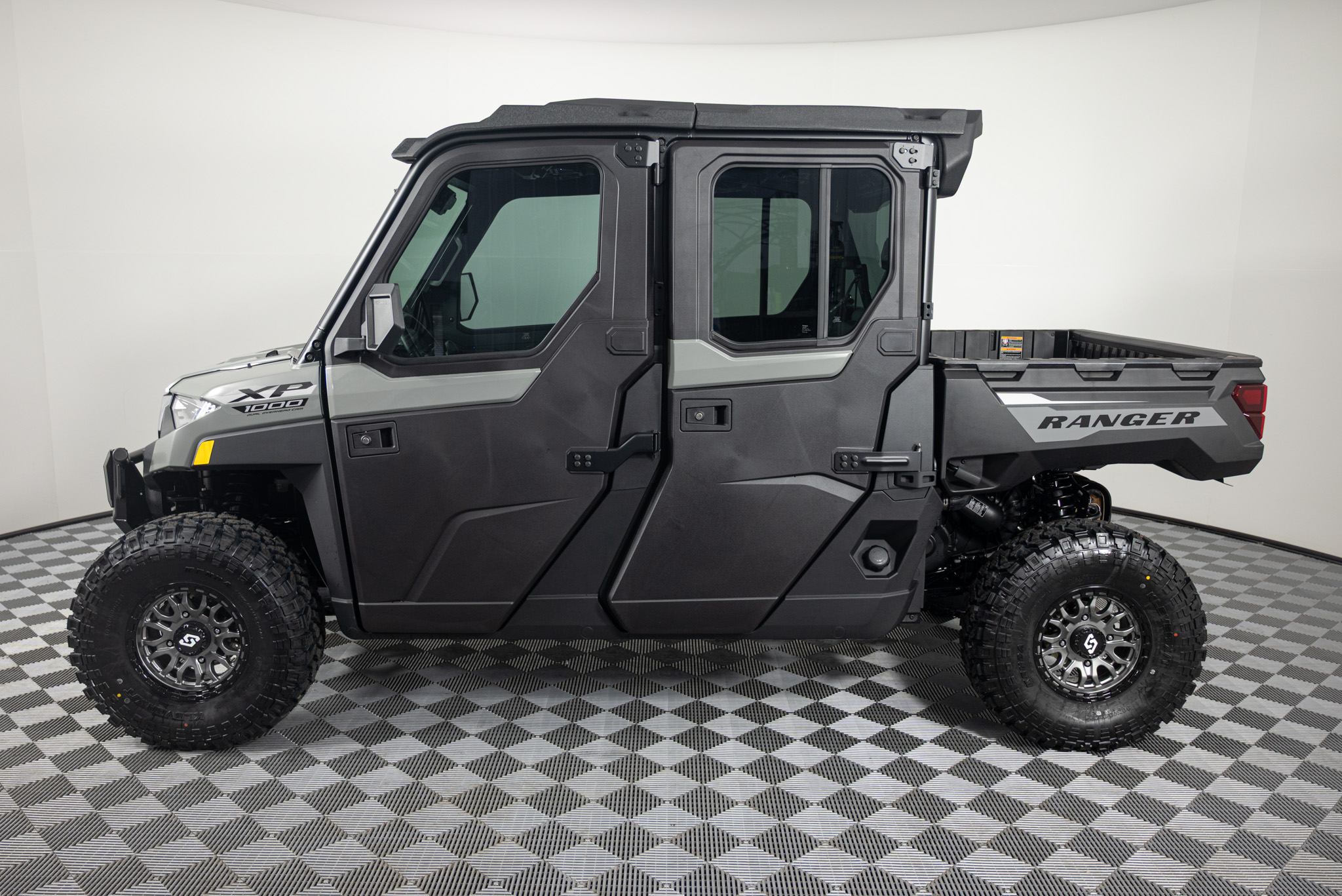 2027 Polaris RANGER CREW XP 1000 CAB Side x Side